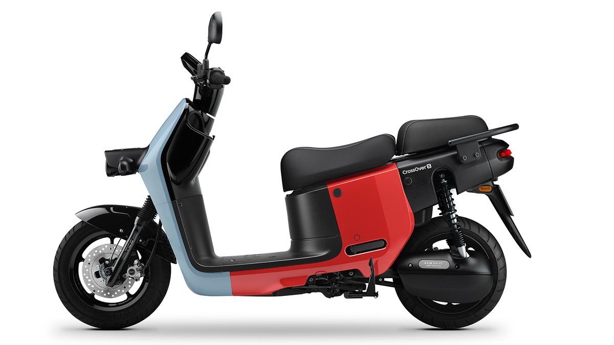 圖／2023 Gogoro CrossOver S提供迷霧紅、山岳黃、沙地白、夜嵐灰共4種顏色，且每款皆以搶眼的撞色車殼呈現，象徵跨越不同生活型態的精彩樣貌。