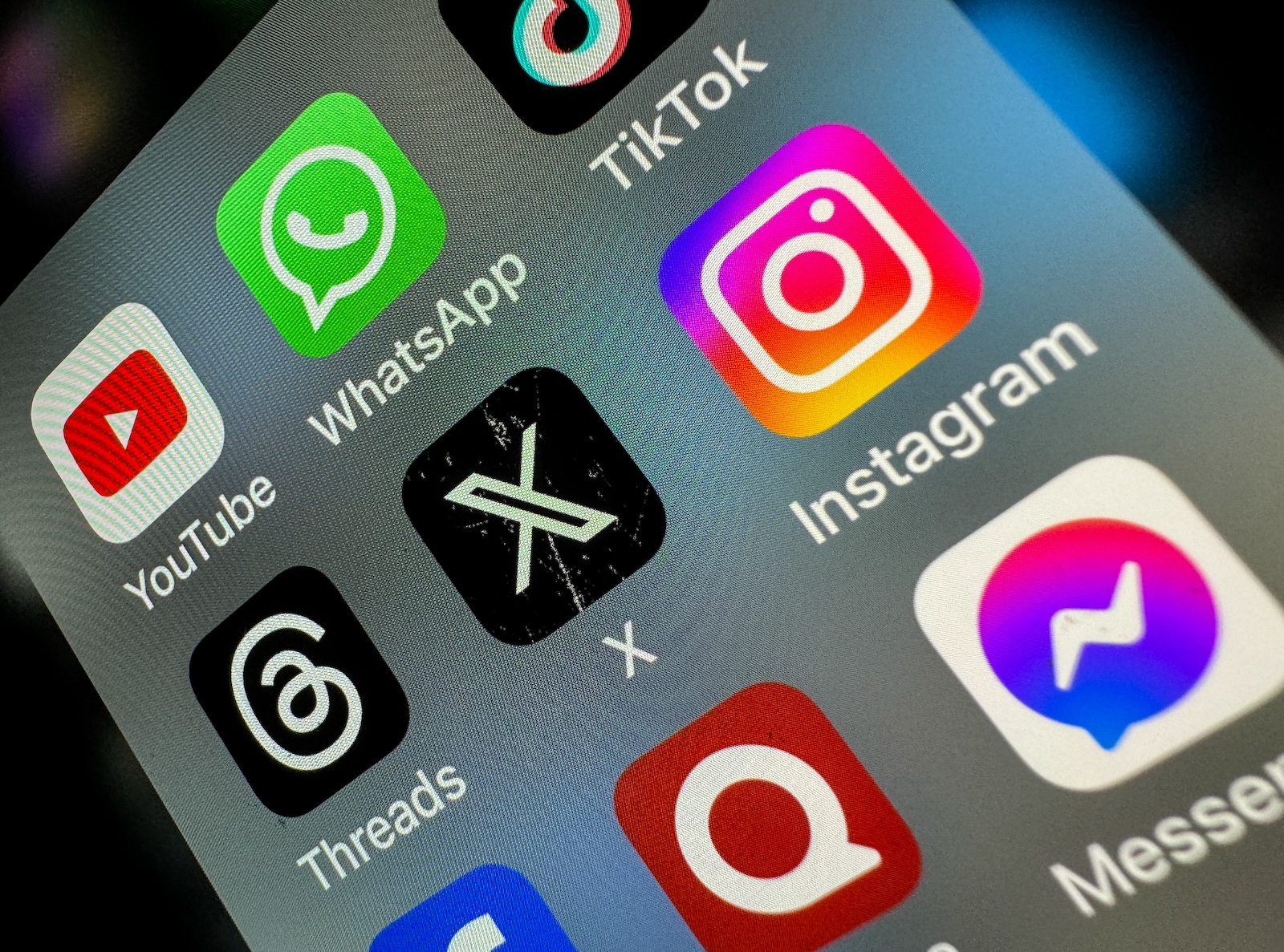 Apple 順應政府要求將 WhatsApp 和 Threads 從中國區 App Store 下架