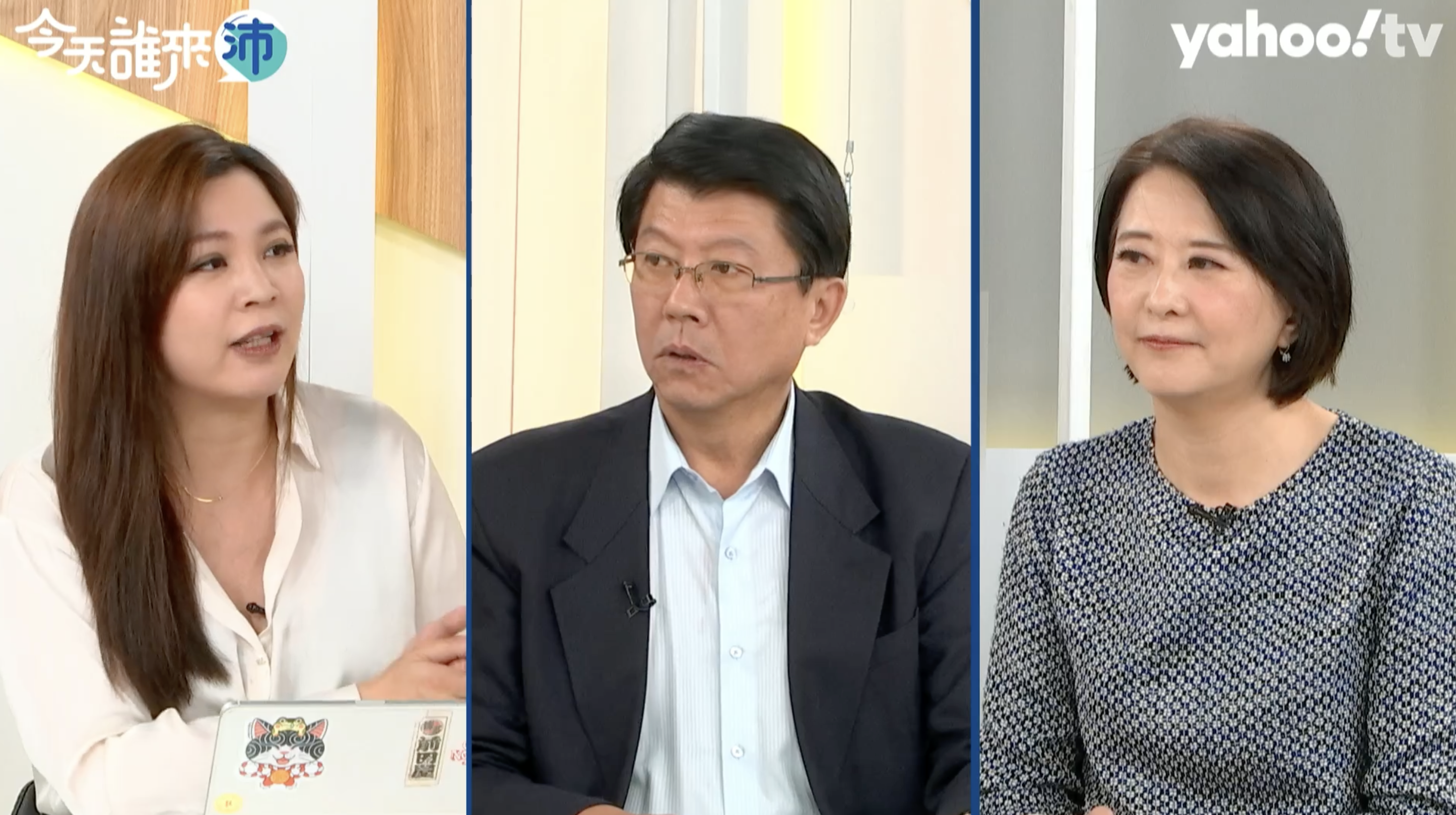 國民黨立委王鴻薇（右）、謝龍介（中）接受Yahoo TV《今天誰來沛》節目主持人鍾沛君（左）訪問