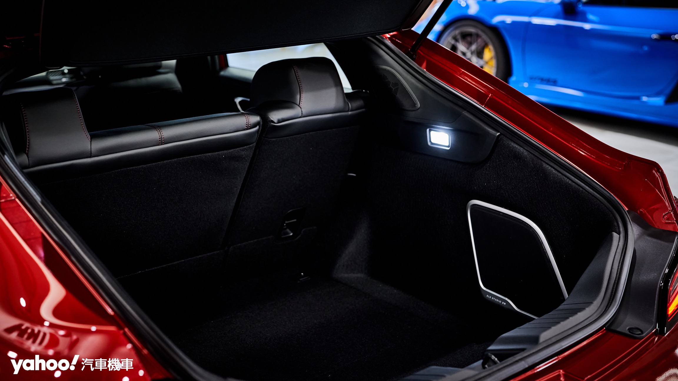 Acura Integra具備688L的後行李廂空間可進一步透過後排4/6分離座椅傾倒獲得更開闊的置物性能。