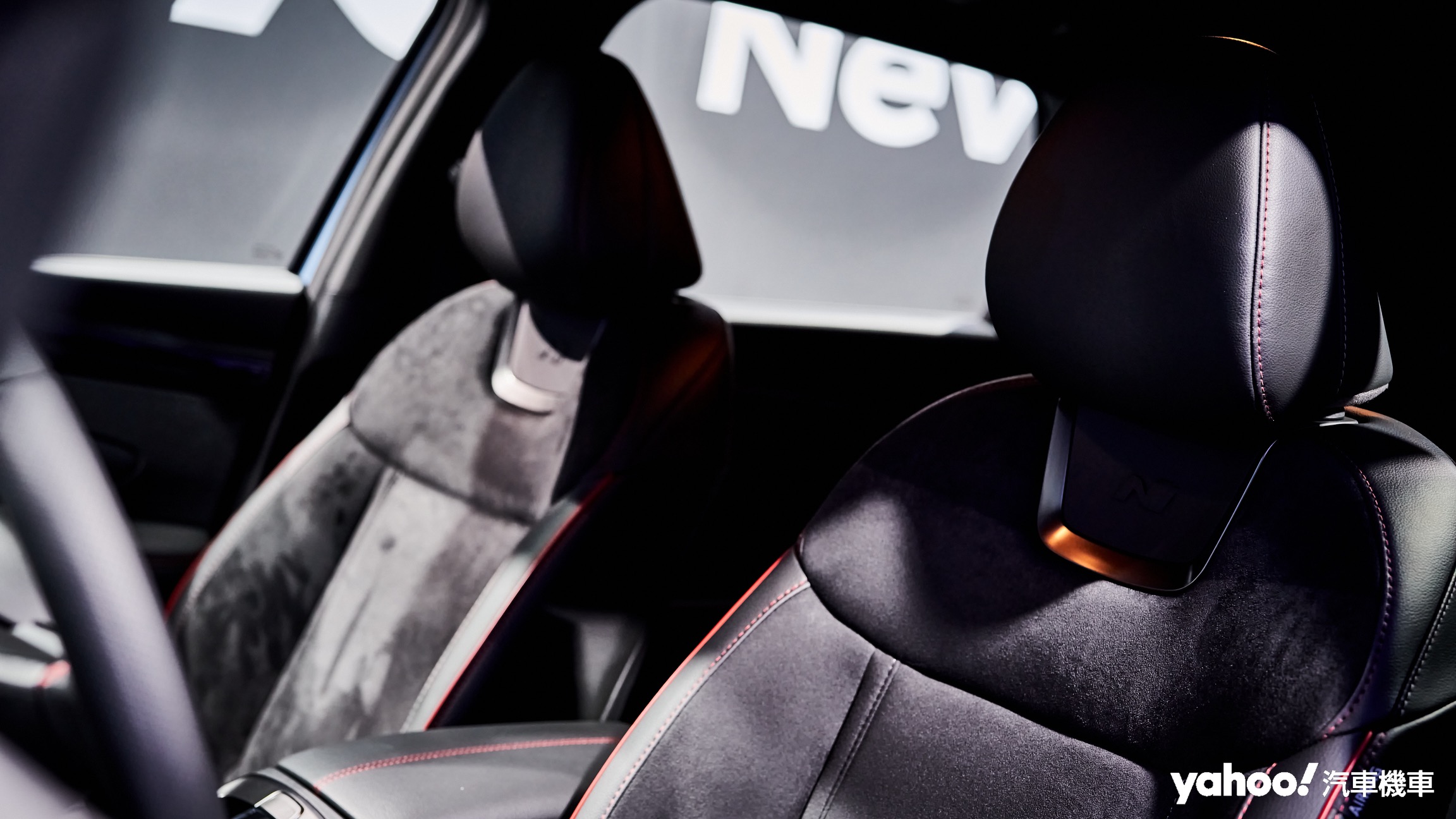 Hyundai Tucson L N Line在座椅配置方面也採用專屬的類麂皮設計並配有N品牌Logo。