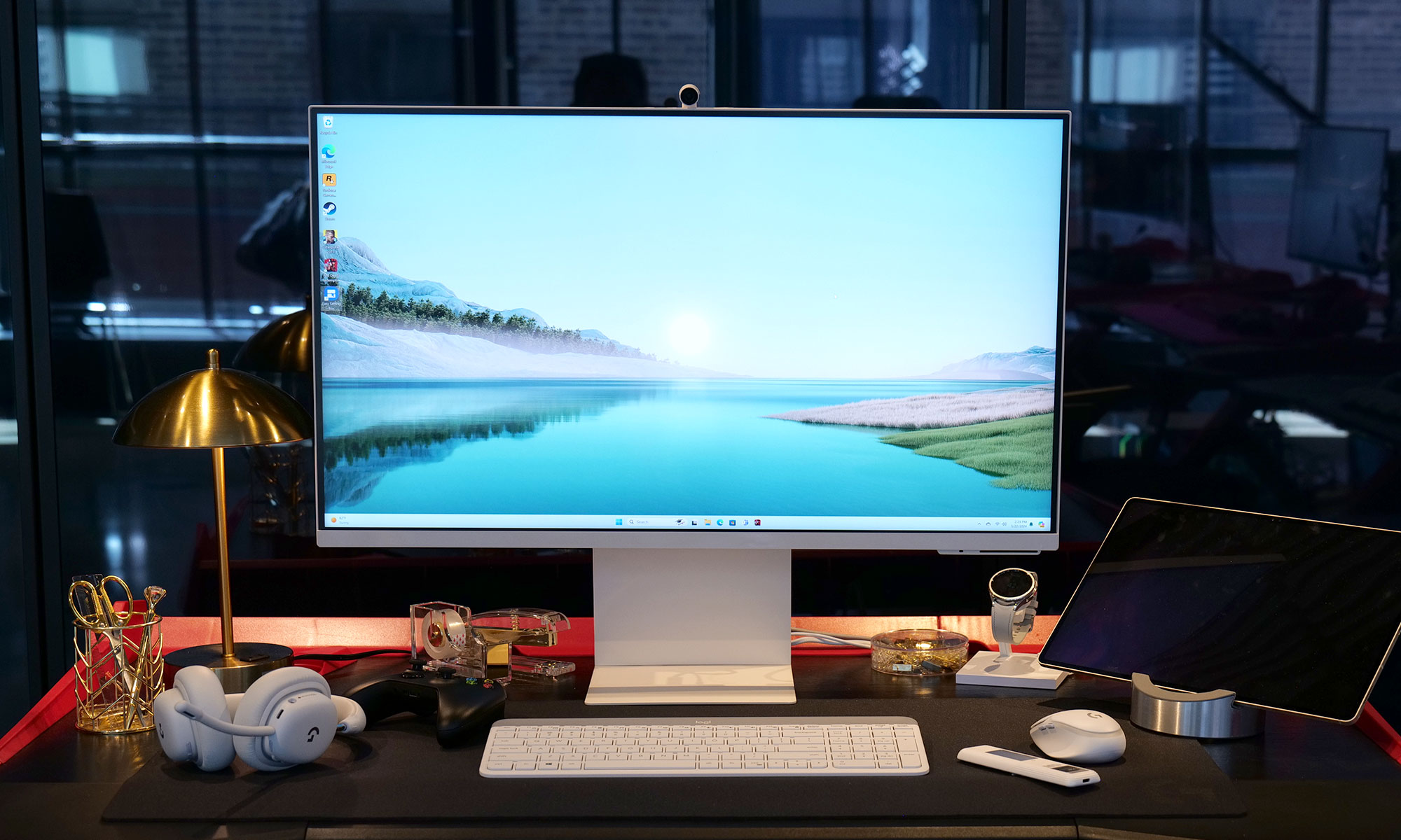 Samsung's M80D Smart Monitor is an interesting taking on a productivity display with a 4K resolution, PIP support, an included remote and more. 