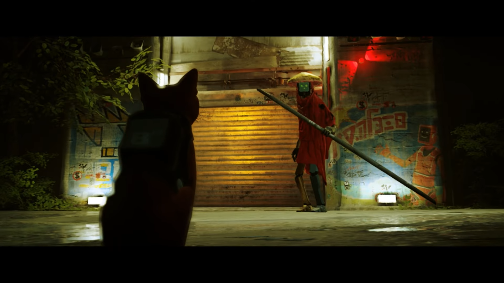 Still from the Stray trailer for Switch. Foreground: kitty cat. Background: robotic warrior with a spear. Grungy cyberpunk alleyway, dimly lit.