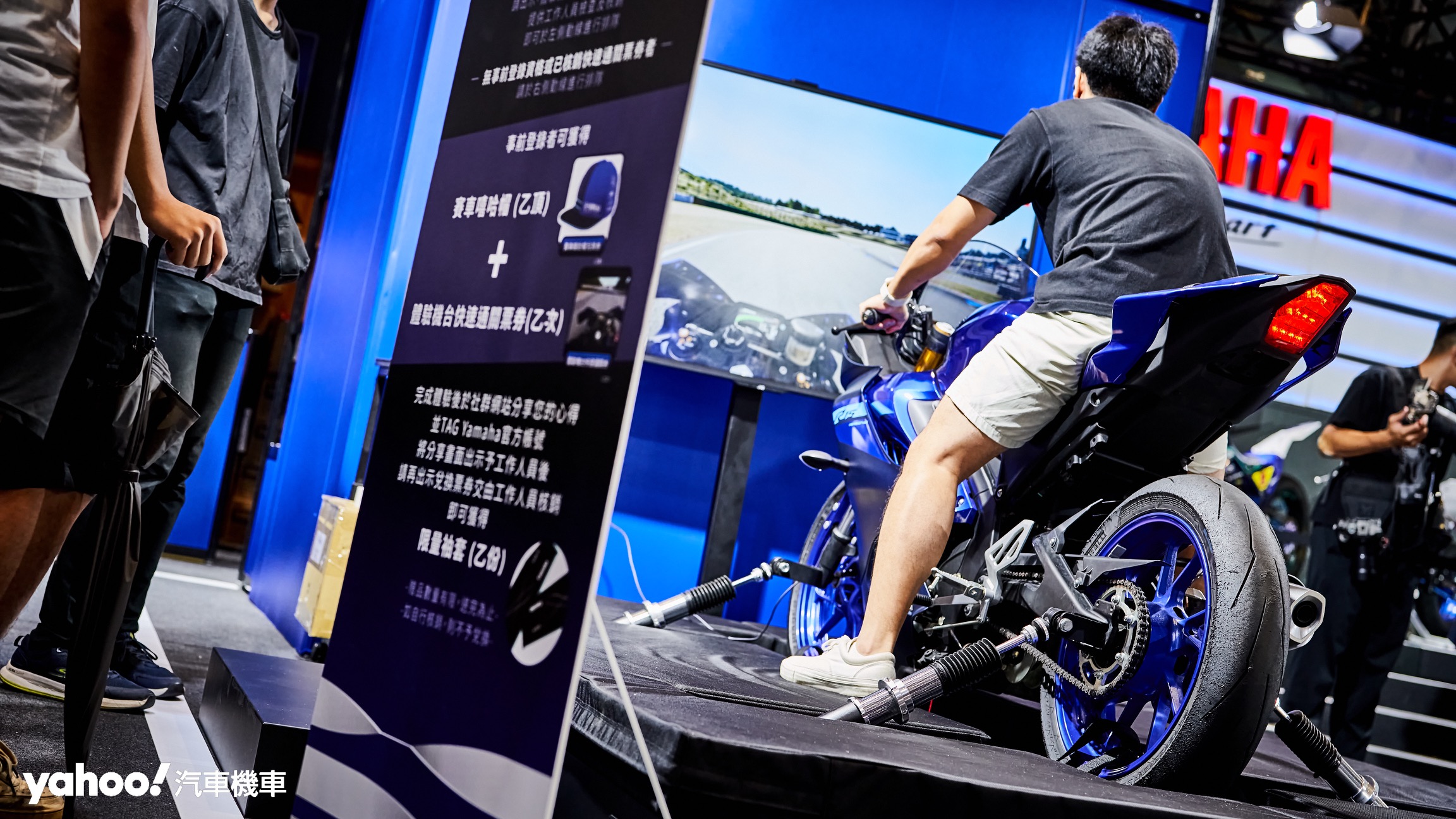 裝載於賽道模擬器上的Yamaha YZF-R15