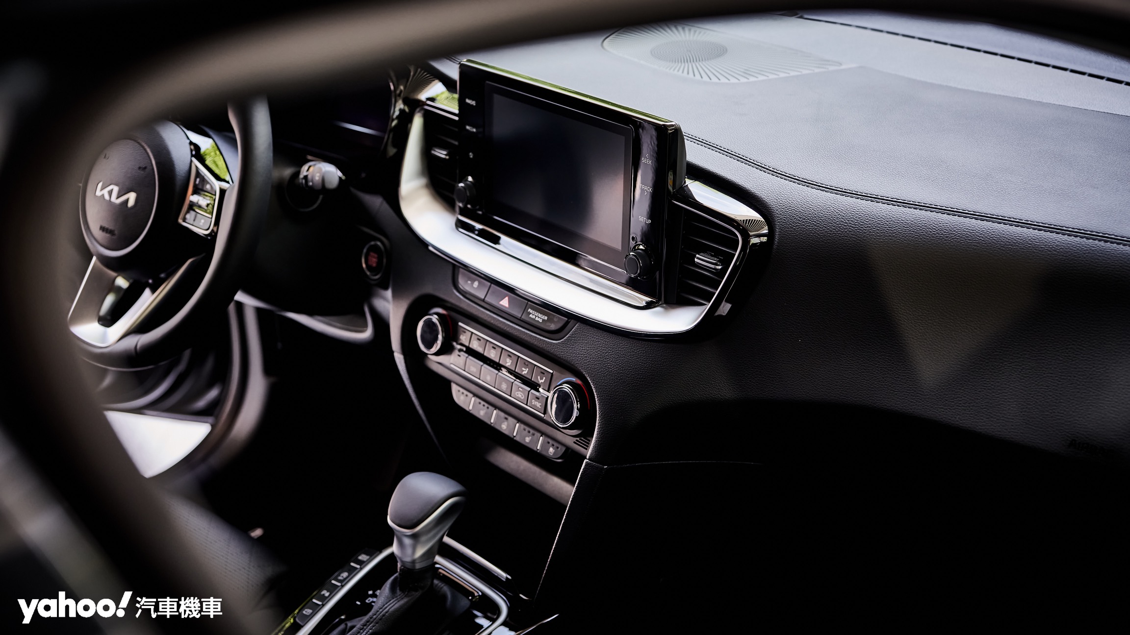 除了方向盤加熱功能外，Ceed Sportswagon Luxe Edition也加入了SPA智慧停車輔助與四輪獨立顯示胎壓偵測功能。
