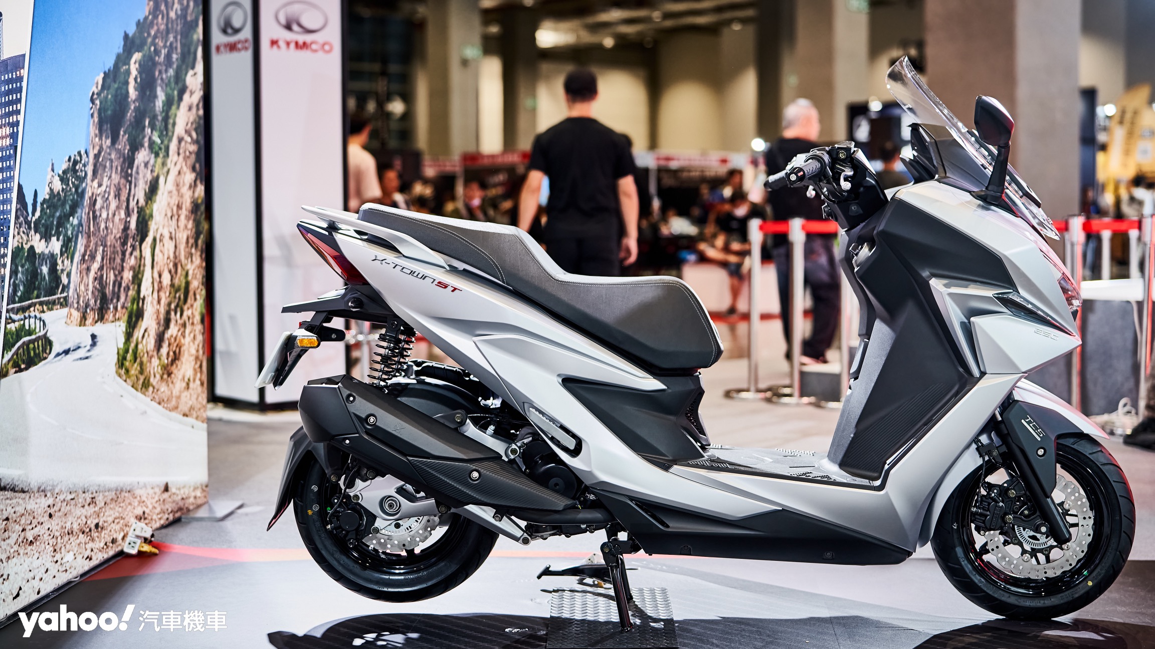 Kymco X-Town 250ST選擇台灣消費者更習慣的踏板結構而非海外主流的龍骨設計，並藉此提升消費者的接受度與日常騎乘的便利性。