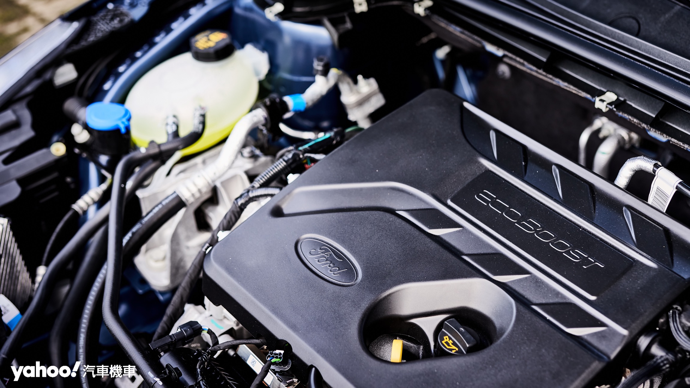 採用Ford當家EcoBoost182三缸引擎作為主力設定，除了兼容主體輕量化的表現外，動力的突出與油耗的優異也是特色之一。