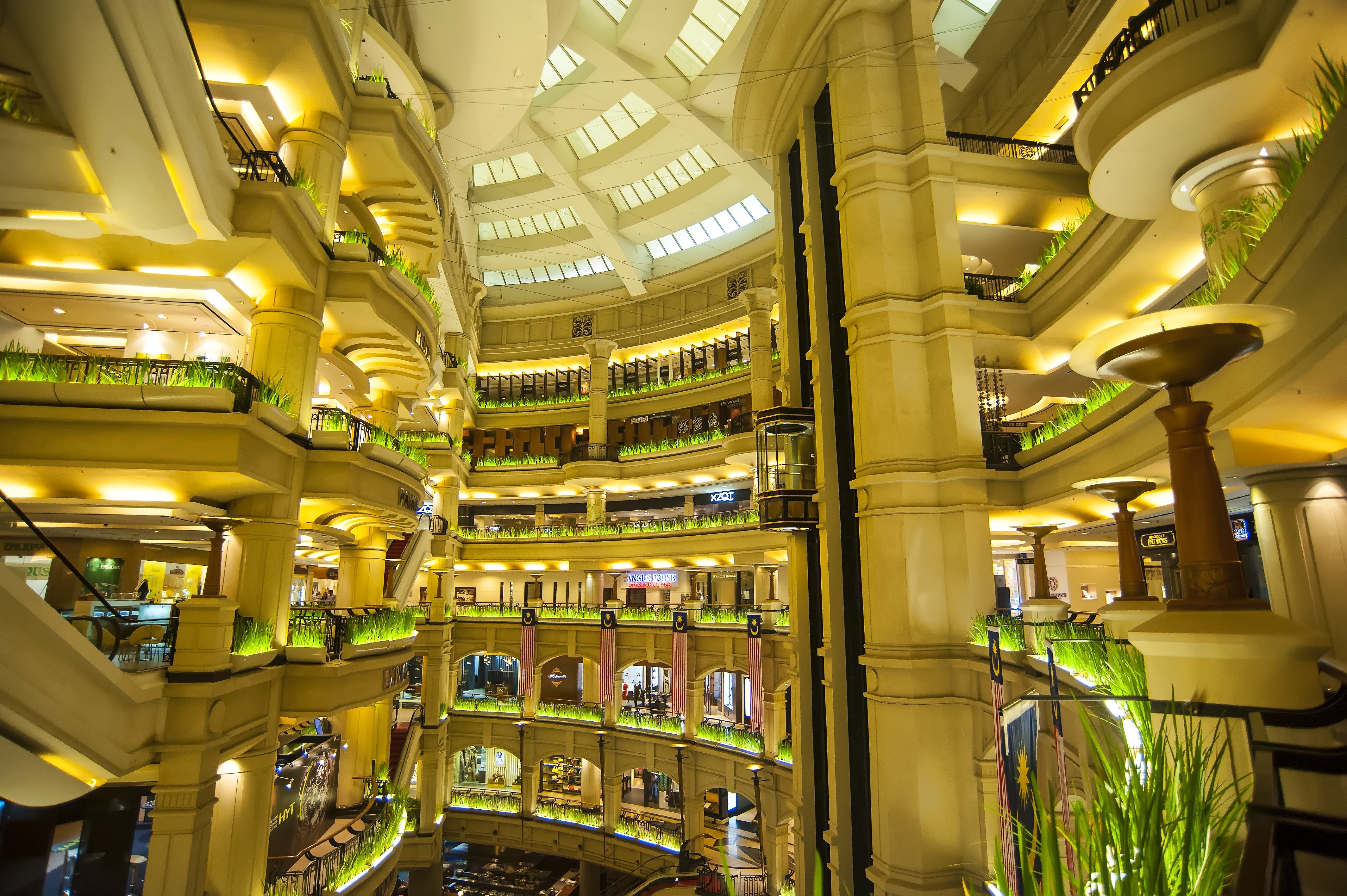 圖說：《STARHILL GALLERY升喜廊購物中心》馬來西亞吉隆坡地區象徵性的高檔購物中心，不論是高級品商店或是精緻餐廳應有盡有。