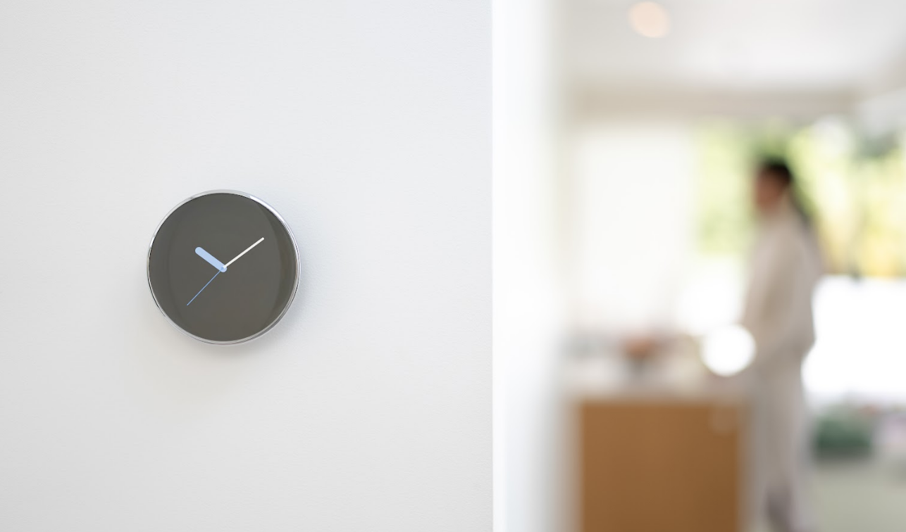 A thermostat pretending to be a clock.