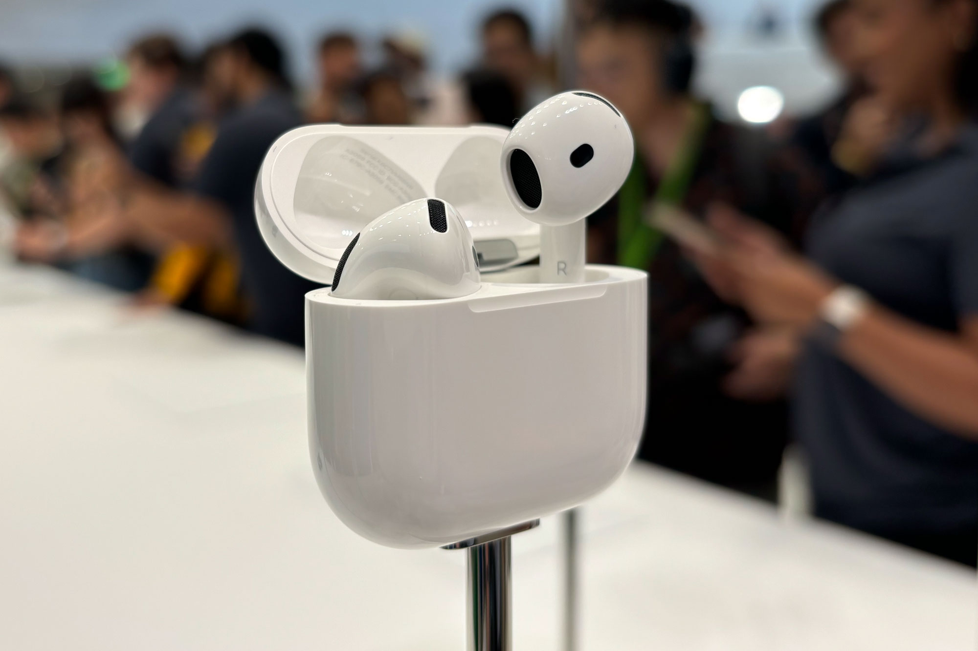 AirPods 4