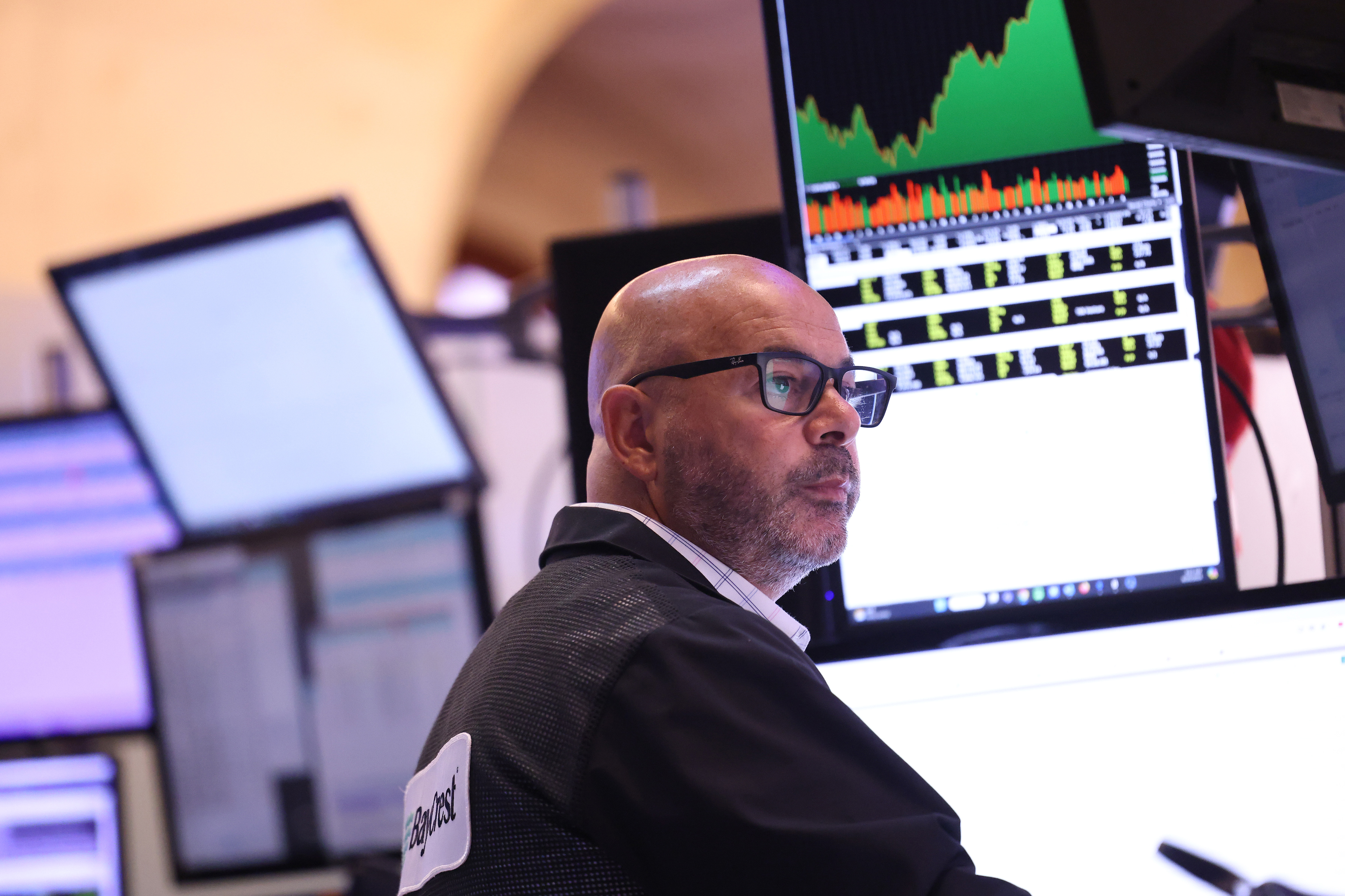 Le Dow, le S&P 500 et le Nasdaq glissent en mettant l’accent sur le rapport sur l’emploi et attendent les mouvements au Moyen-Orient