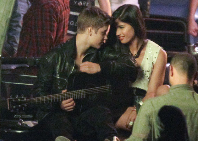 Justin Bieber Gets Cosy With Brunette Who Isnt Selena Gomez On Set Of