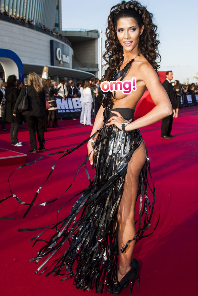 Nicole Scherzinger upstaged by boobs at MIB3 premiere