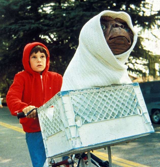 https://s.yimg.com/os/en-GB/blogs/ukiemovies/E.T-still.jpg