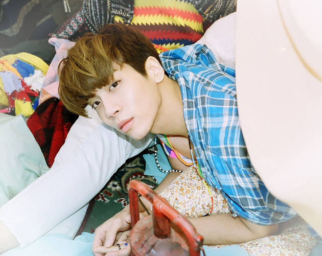 SHINee releases controversial photo teasers for 'Sherlock'