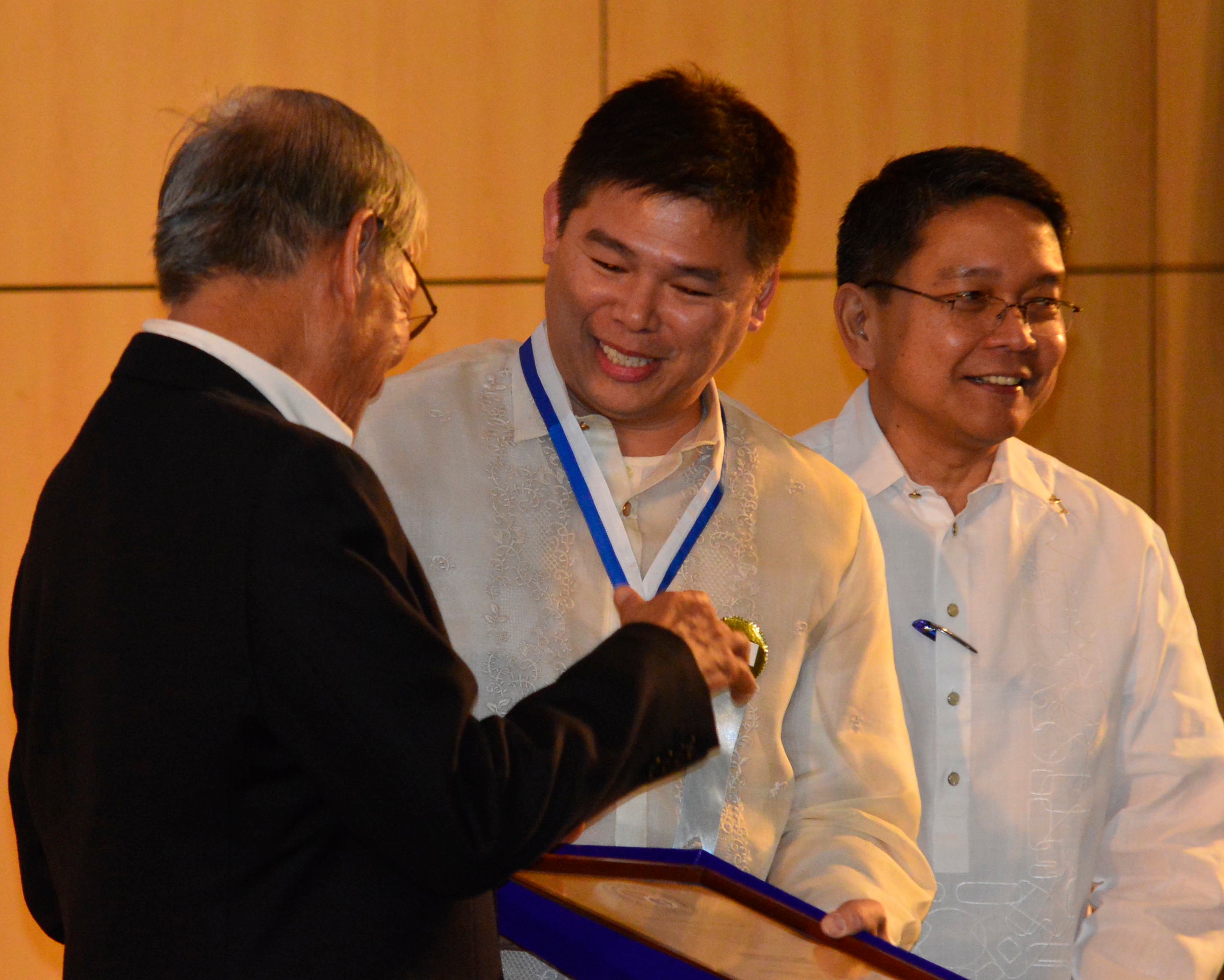 Racela, Jun and Eric Reyes, Francisco, inducted into Ateneo Sports Hall ...