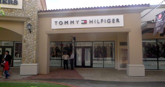 smithfield outlets tommy hilfiger