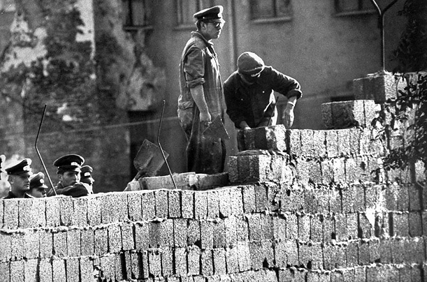 Aug. 13, 1960: Berlin Wall construction begins