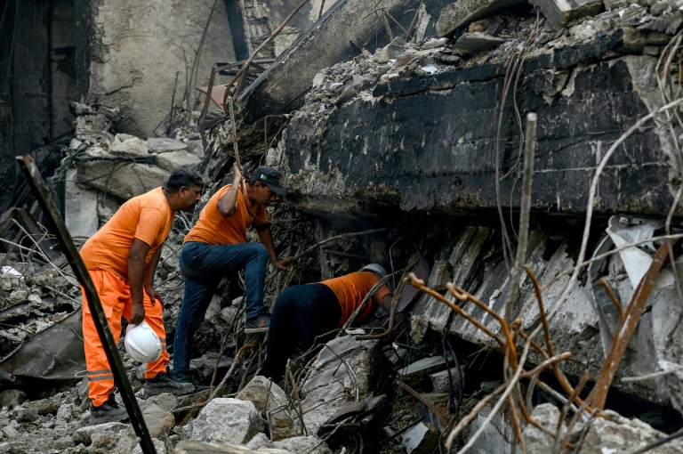 World AFP Pakistan rescuers scour blaze site for dozens missing