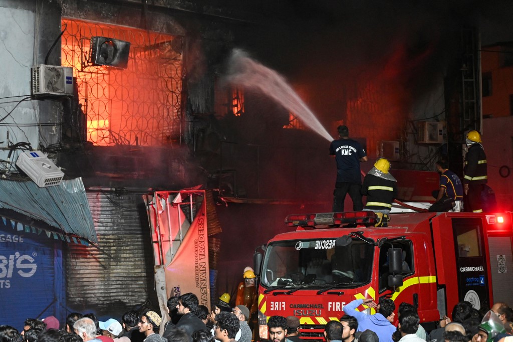 At least six killed in Pakistan as fire rips through Karachi shopping mall