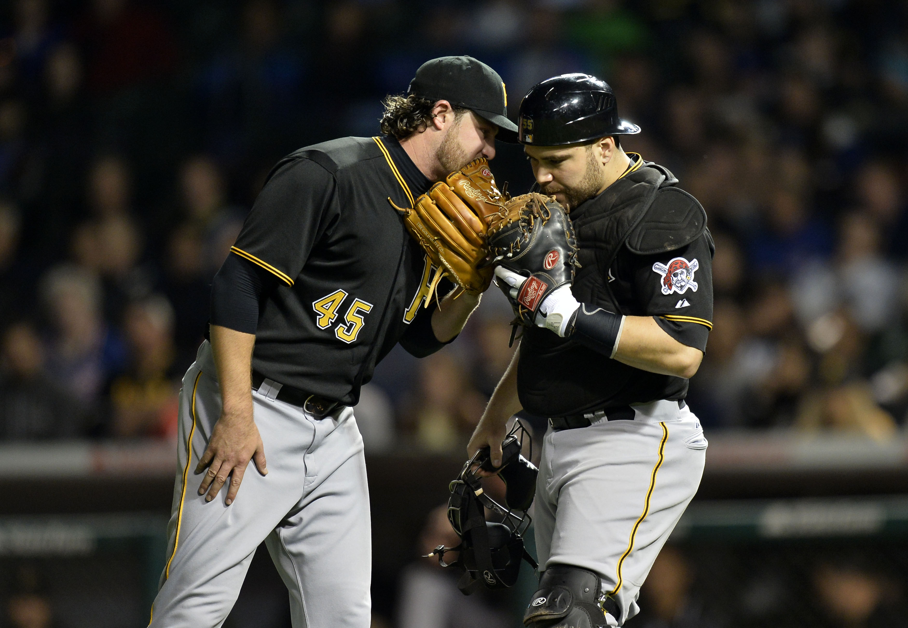 VIDEO: Call overturned when Pirates catcher Russell Martin blocks