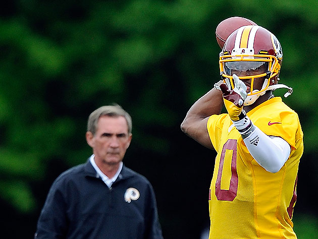 Washington Redskins Santana Moss, with a No. 21 on his jersey