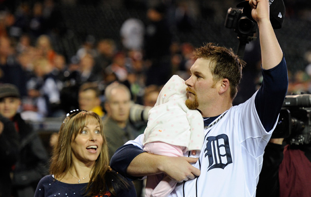 Touchdown! Phil Coke celebrates AL pennant by spiking glove before start of  Tigers party