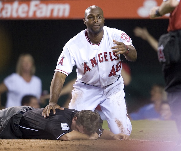 Torii Hunter Tosses Gear Across Baseball Field in Epic Outburst