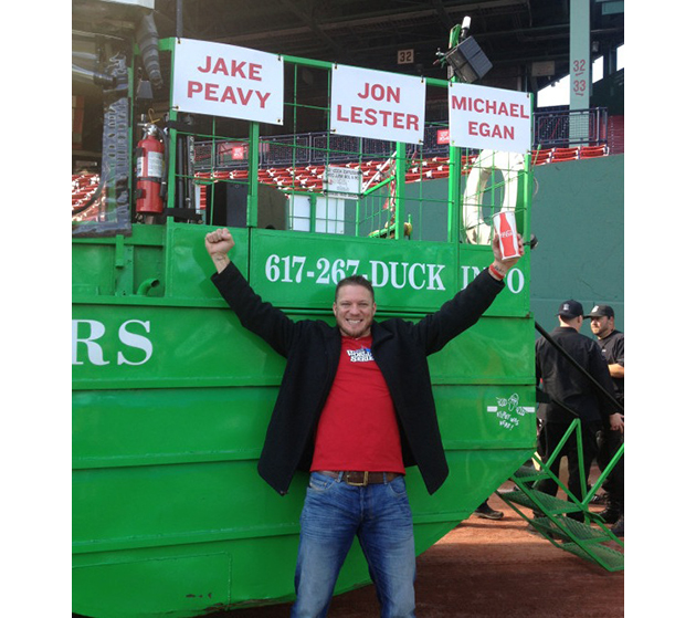 Jake Peavy paid $75,000 for his duck boat and he's painting a World Series  trophy on it