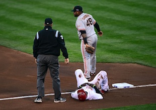 Brandon Phillips' incredible catch saves Reds in extras against