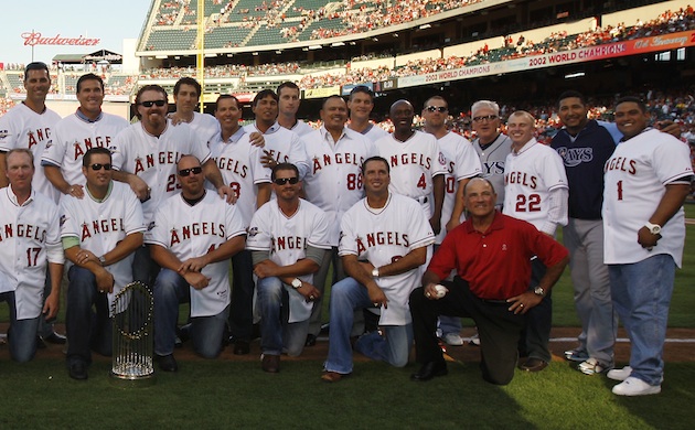 Fans celebrate as the Anaheim Angels just won the 2002 Wor…