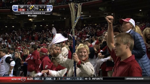 Cincinnati Reds na platformě X: „Time to bring out the brooms! 🧹🧹🧹  #BornToBaseball  / X