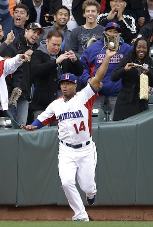 Moises Sierra's great grab recalls memories of Moises Alou's run