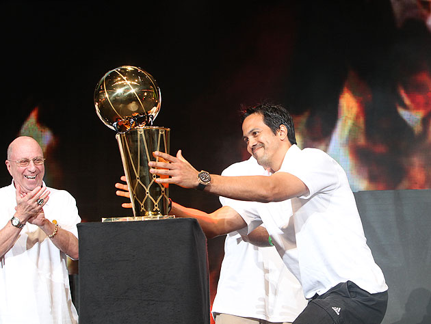 NBA Finals Trophy. Larry O Brien Trophy Replica. NBA playoffs Trophy  Replica.