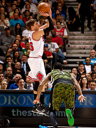 PHOTO: The Raptors' Camouflage Jerseys Are Effective 