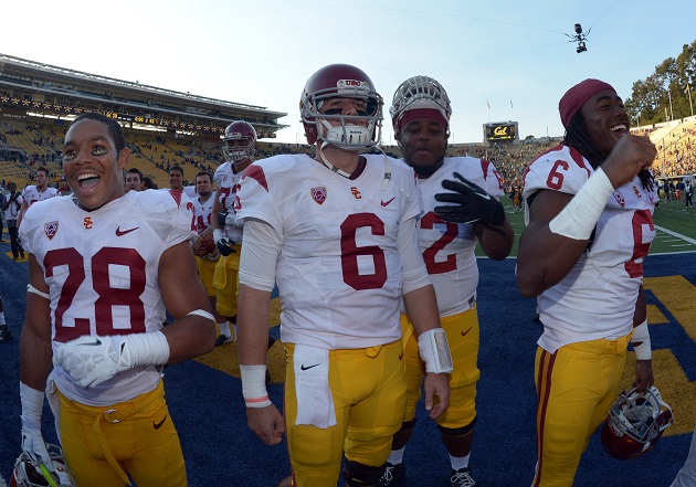 Dr. Dre visits USC football team night before Stanford game (Video)