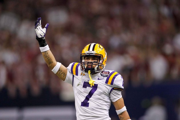 Tyrann Mathieu Kisses The Lombardi Trophy