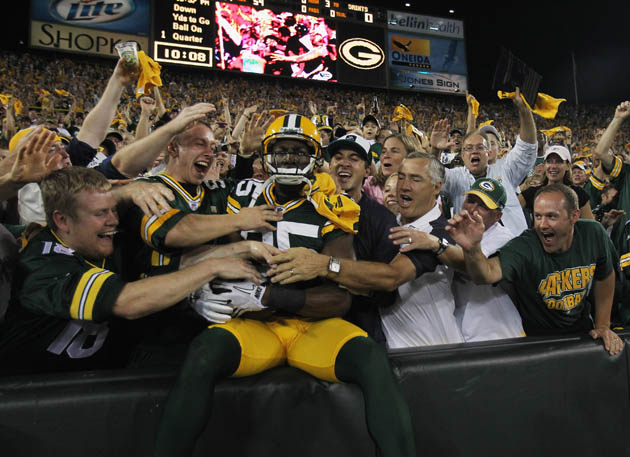 Packer fans celebrate at Lambeau on Christmas Eve