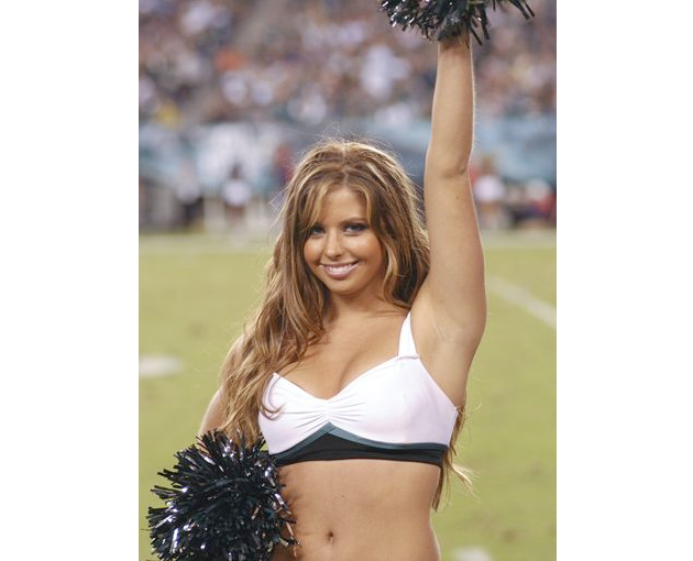 We're Obsessed With This Eagles Cheerleader on American Idol