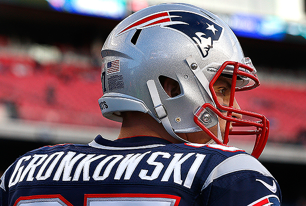 Rob Gronkowski injured in Patriots 59-24 win over Colts