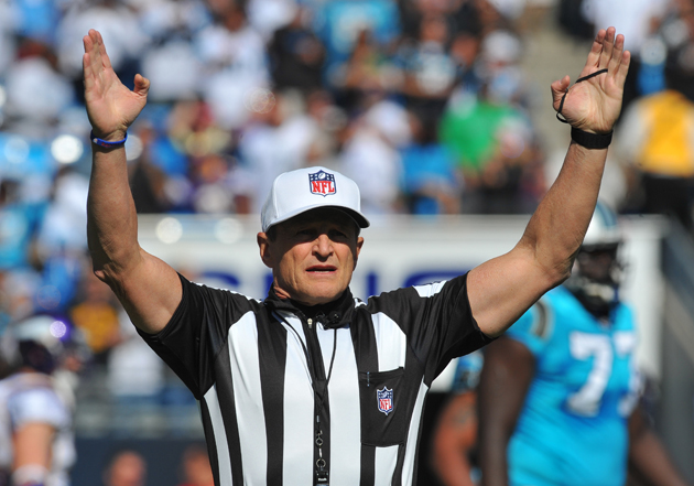 The referee Sunday will be Shawn Hochuli. : r/eagles