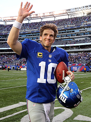 Photo: New York Giants Victor Cruz makes a one handed catch for 41