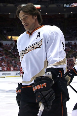 VIDEO: Teemu Selanne coming back to Ducks for final season 