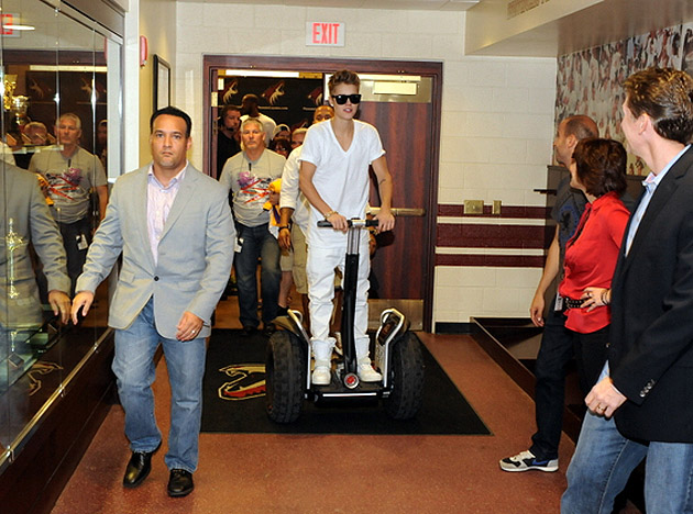 Justin Bieber played bubble hockey on a Segway, thanks to Phoenix Coyotes