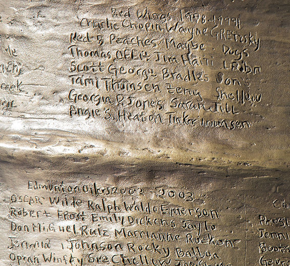 Why are names of Kanye West, Oprah engraved on Wayne Gretzky Stanley Cup  statue? - Yahoo Sports