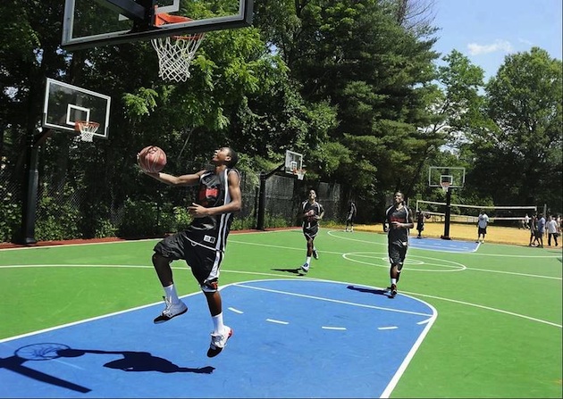 LeBron dedicates basketball court at his school in hometown