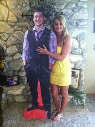 Iowa teen takes Tim Tebow cutout to prom 