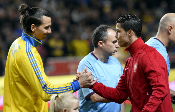 Sin sentido pista Fresco Zlatan Ibrahimovic sent Cristiano Ronaldo a 'Dare to Zlatan' shirt for his  birthday