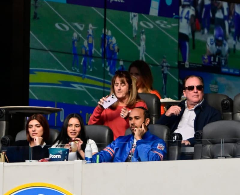 Lewis Hamilton’s calm reaction to Denver Broncos going into overtime against Buffalo Bills