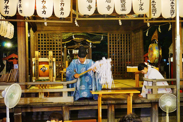 滋賀夏日祭典 大津市の唐崎神社 手筒花火奉納 跟想像中的花火大不同 Yahoo奇摩旅遊